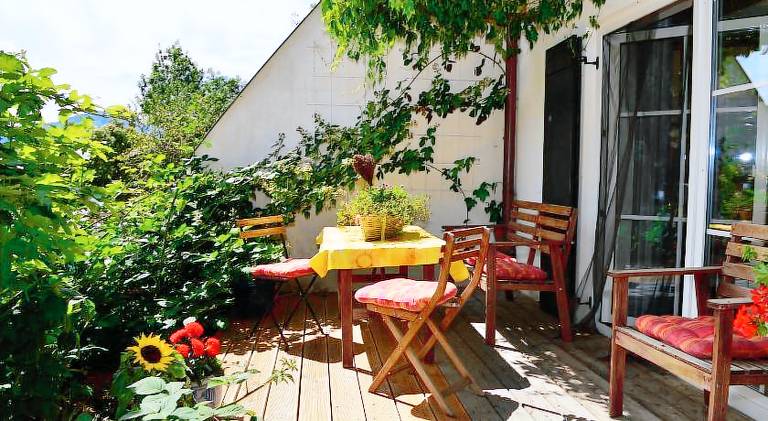 Apartment with patio, garden & barbecue — photo 5