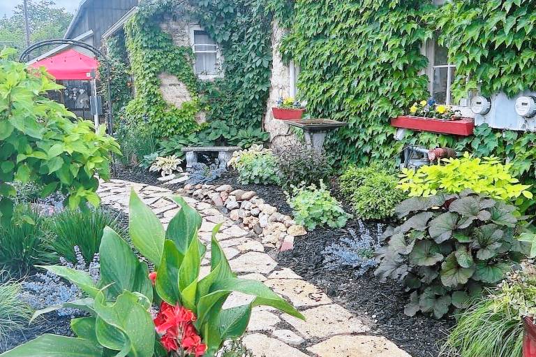 The Stagecoach Inn Bed & Breakfast and Five20 Social Stop