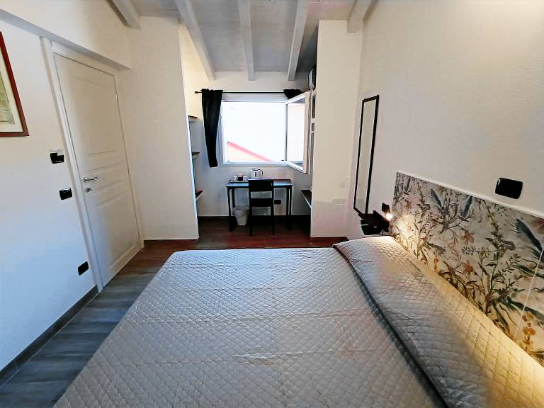 Agriturismo L'Amandola Villa: Double bed room with sea view Genova — photo 5