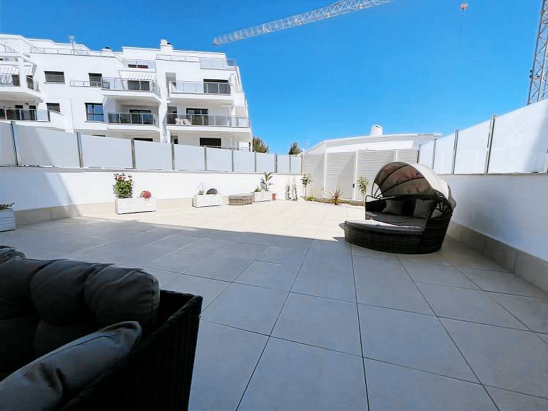 Holiday apartment with terrace & pool — photo 2