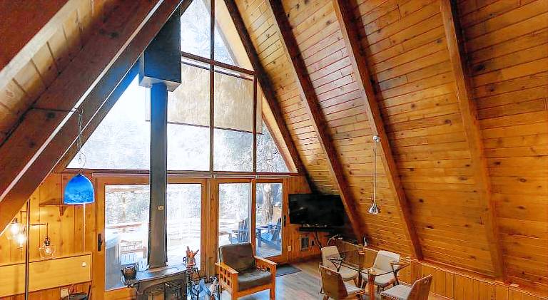 House with jacuzzi — photo 4