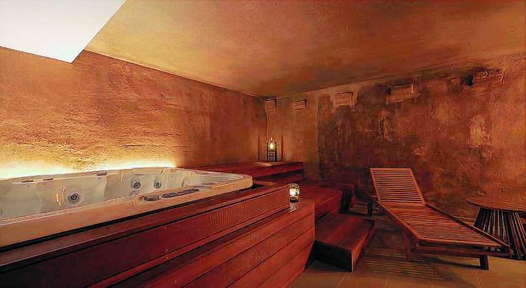 Apartment with sauna, jacuzzi & yard — photo 5