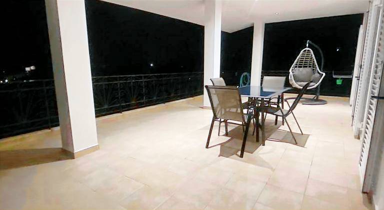 Apartment with yard & patio — photo 4