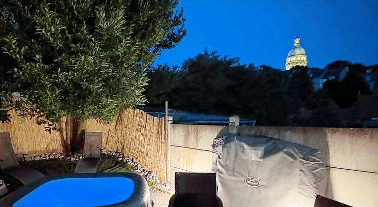 Holiday apartment with hot tub, patio & garden | Dogs allowed — photo 4