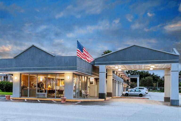 Super 8 By Wyndham Ocala — photo 2