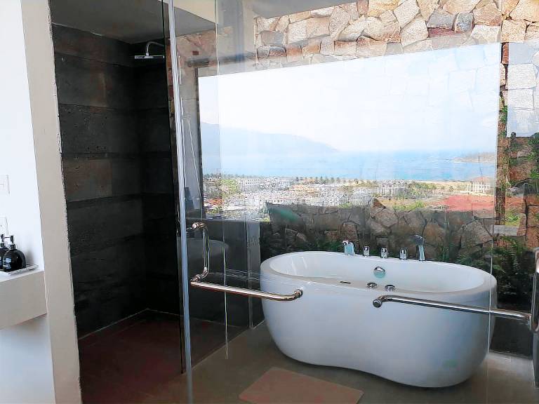 Villa with pool, yard & grill | Perfect for remote work — photo 3