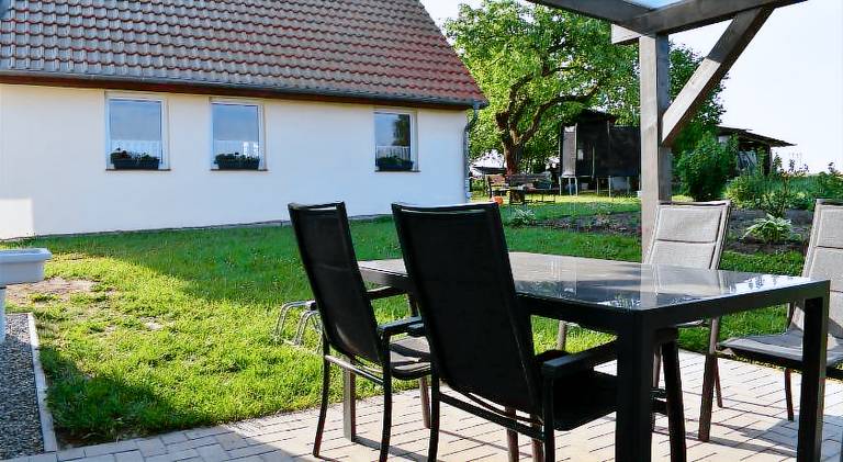 Apartment with grill, yard & patio — photo 3