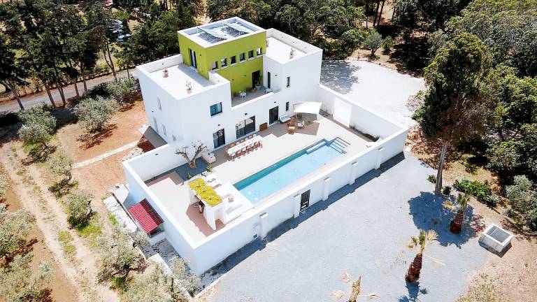 Family-friendly villa with yard, terrace & private pool | Pool view | Pets allowed — photo 2