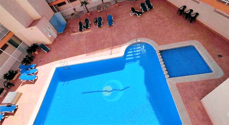 Apartment with pool — photo 4