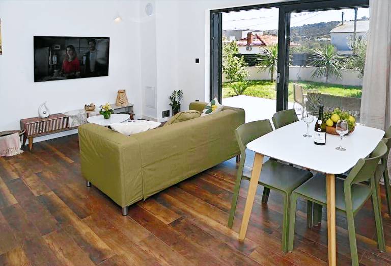 Rental apartment with barbeque & garden — photo 2