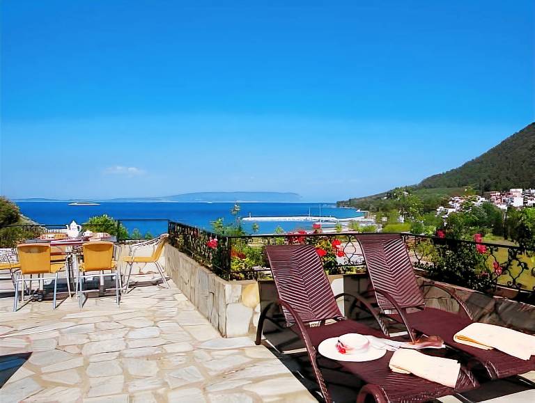 Serviced apartment with patio & yard | Next to the beach | Dogs allowed — photo 3
