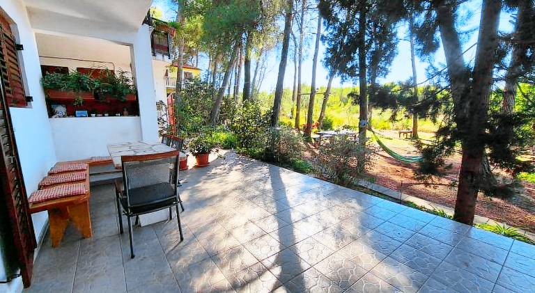 Apartment with garden, terrace & barbecue — photo 2