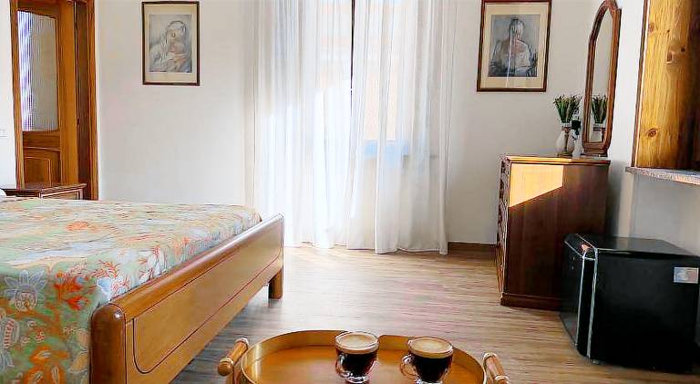 "The moment" Central Self Check in Apartments for Groups & Late Arrivals in Bergamo