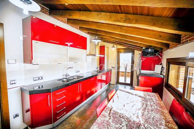 Cottage with barbecue, hot tub & patio | City view — photo 3