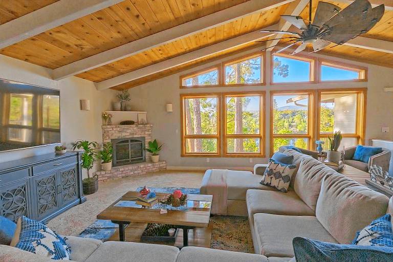 House Groveland