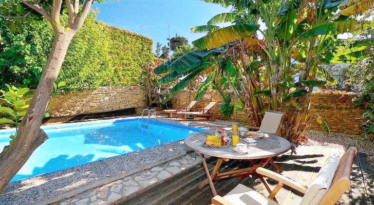Pleasant villa with private pool, patio & hot tub | Pet-friendly in Platanias