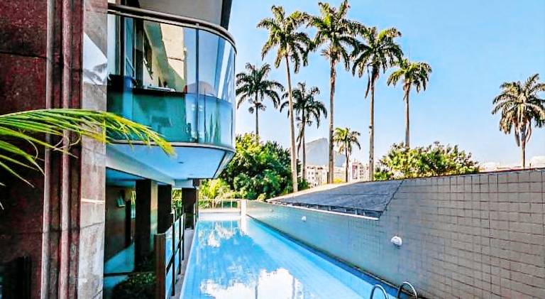 Apartment with pool & hot tub — photo 2