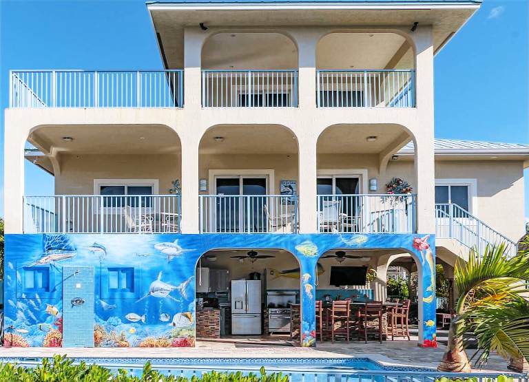 Florida Keys Vacation Rentals - Sleeps 14, 6 Beds, Boat Dock, Private Pool, Tiki — photo 2