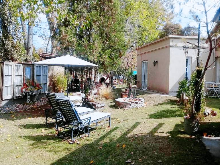 Vacation home with barbeque & yard | Garden view — photo 2