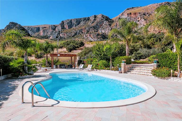 Villa with private pool, terrace & barbeque | Panoramic view — photo 2