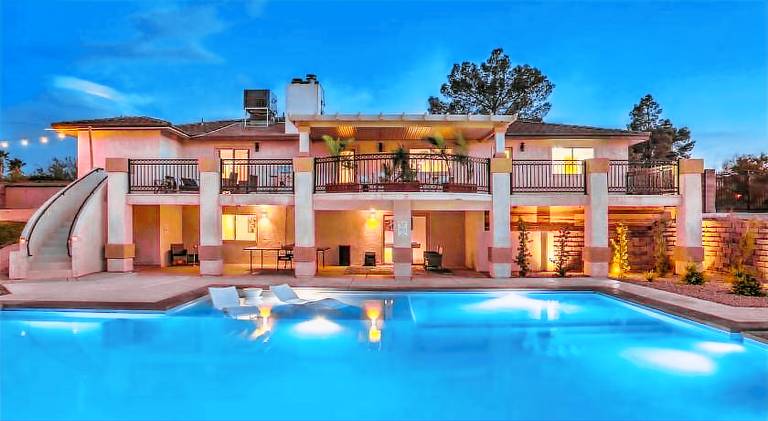 266 m&sup2; Villa