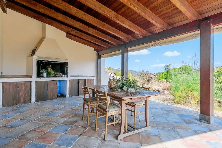 Vacation home with yard, terrace & grill | Mountain view — photo 2
