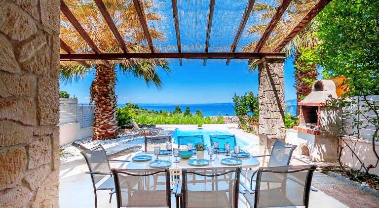 Villa with garden, barbeque & patio — photo 2