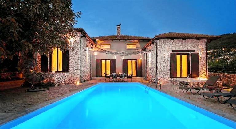 Villa with pool in Lefkada