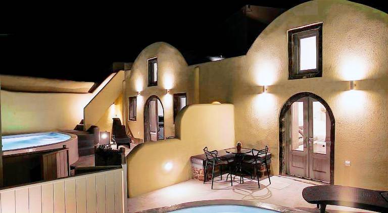 Cupola Suites in Santorini