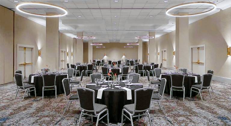 Renaissance Chicago North Shore Hotel — photo 4