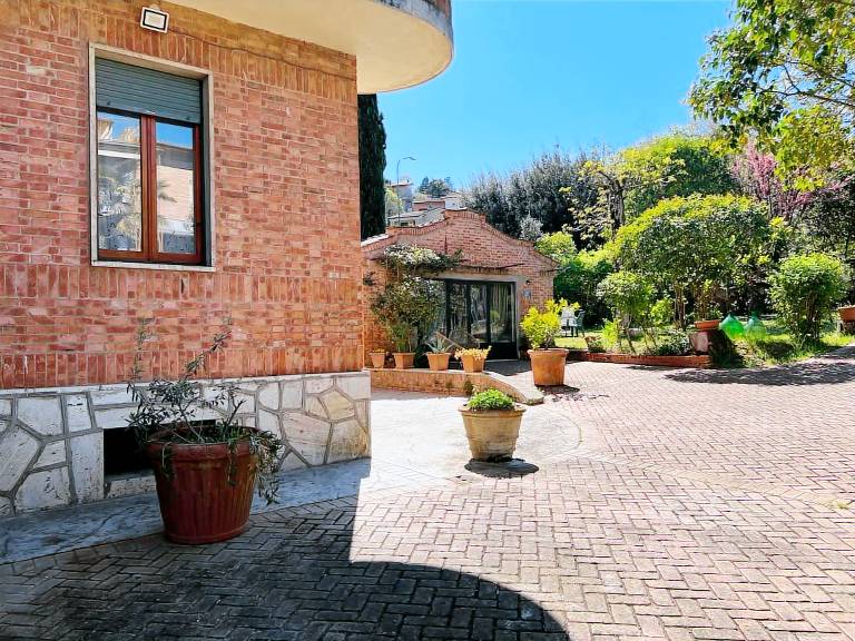 House with garden, barbecue & pool — photo 5