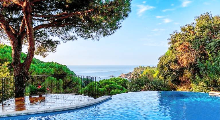 Holiday apartment with pool & garden — photo 2