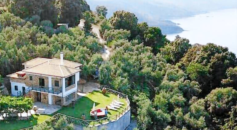 Beautiful villa with barbeque, patio & garden | Pets are welcome in South Pelion