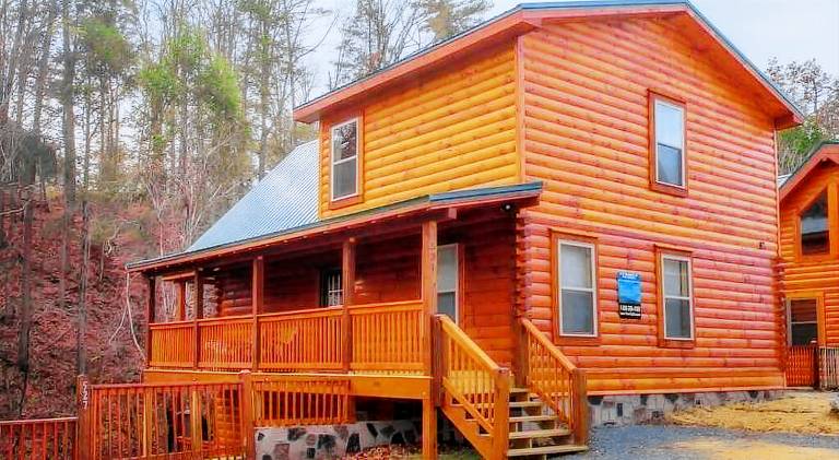 House with pool & jacuzzi | Pet-friendly in Pigeon Forge, TN