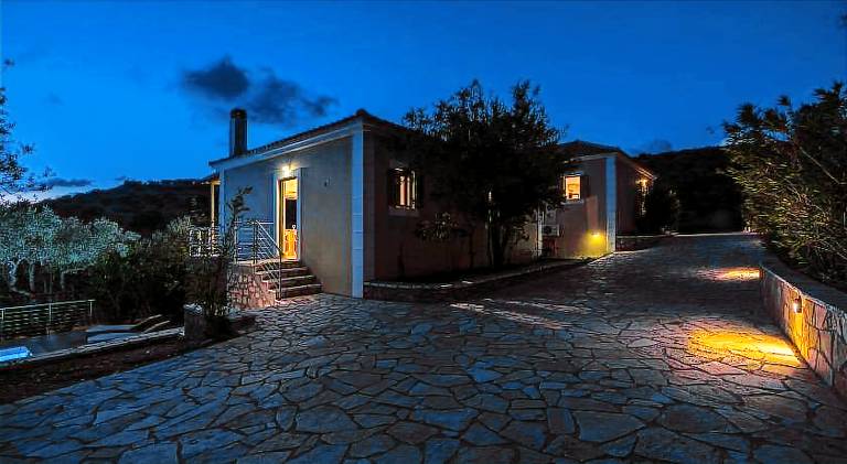 House with private pool, terrace & yard — photo 5