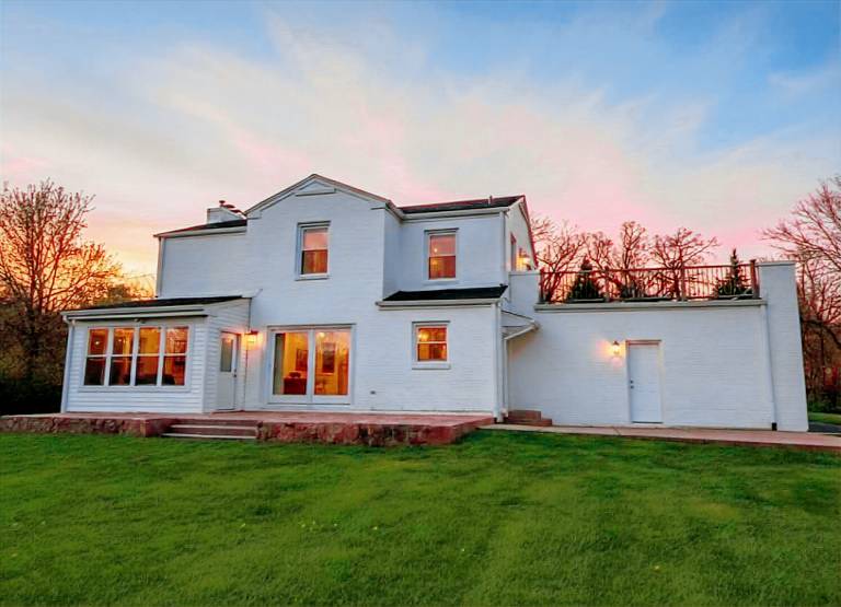 House with 5 rooms for 12 persons in Rockford, IL