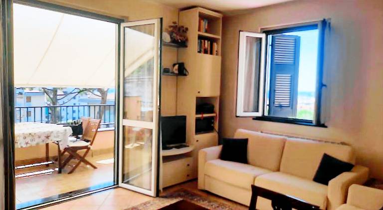 Apartment with pool — photo 2