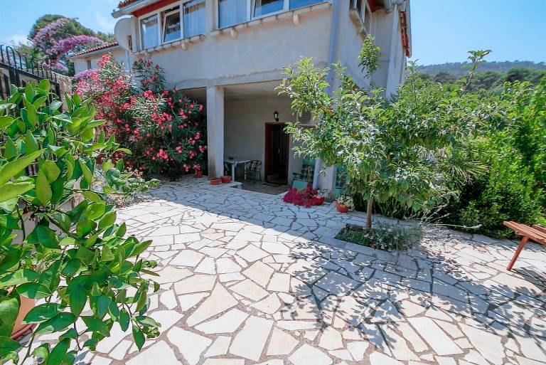 Fully equipped pleasant apartment with terrace | Pet-friendly — photo 2
