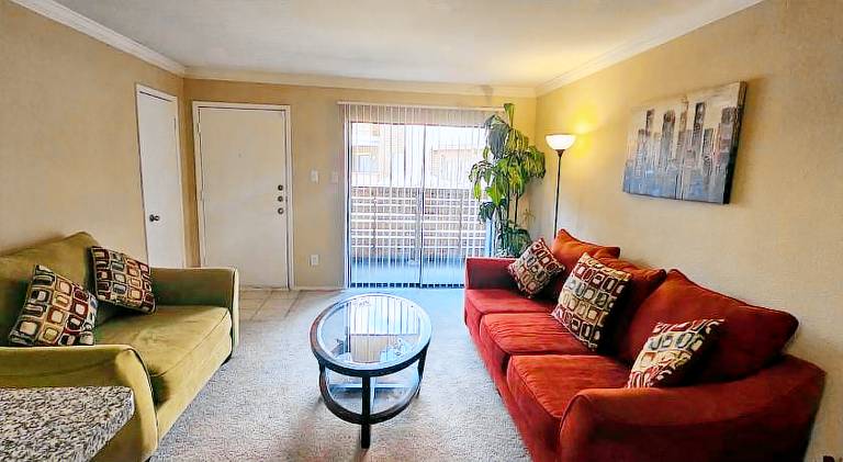Apartment with pool | Suitable for remote work in Houston, TX