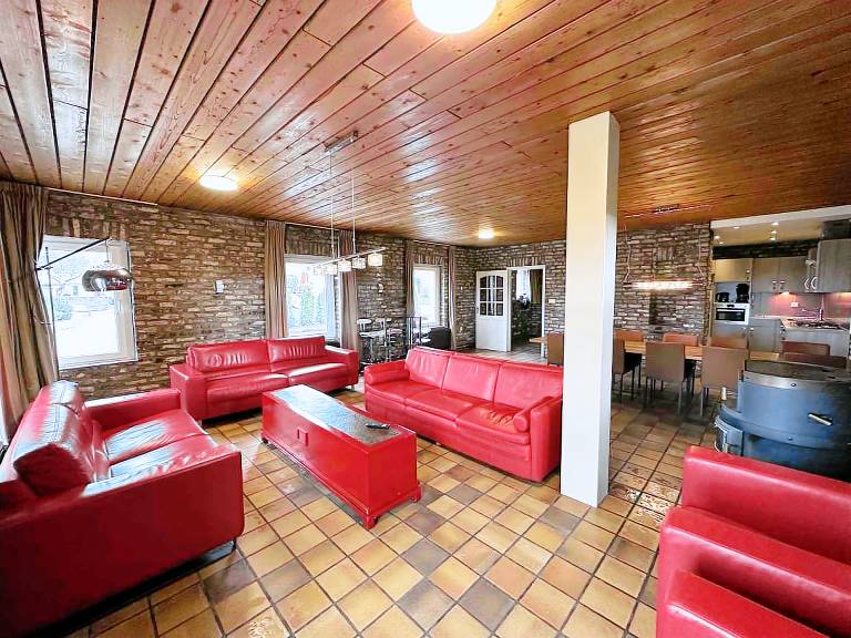 Fully equipped beautiful vacation home with garden, sauna & patio | Pet-friendly — photo 3