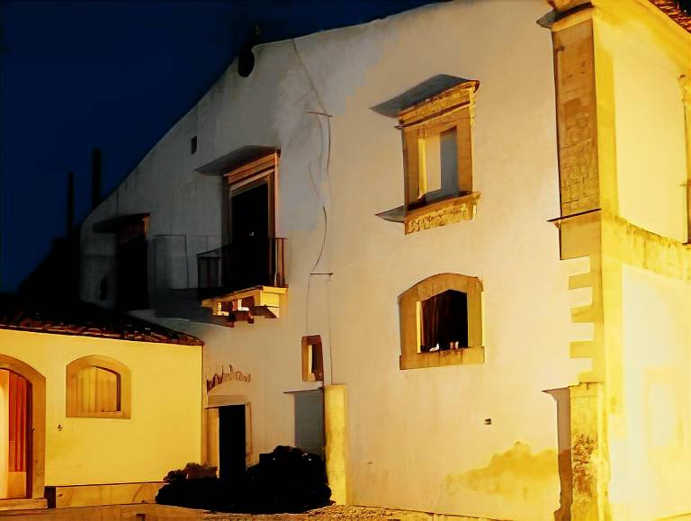 Farm with barbecue, yard & terrace in Chiaramonte Gulfi