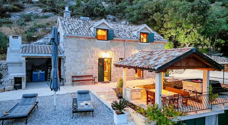Nice villa with pool | Pets allowed in Brela