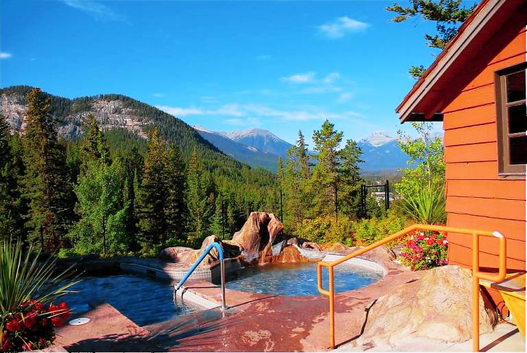 Serviced apartment with pool, patio & sauna — photo 4