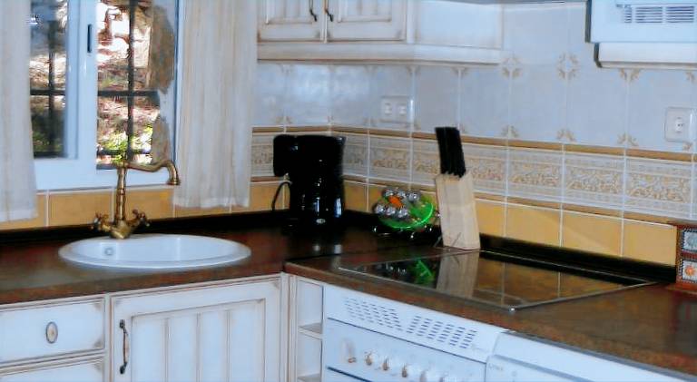 House with pool & hot tub — photo 2