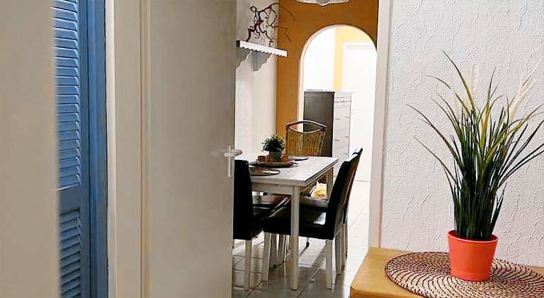 Apartment with 2 rooms for 5 persons — photo 4