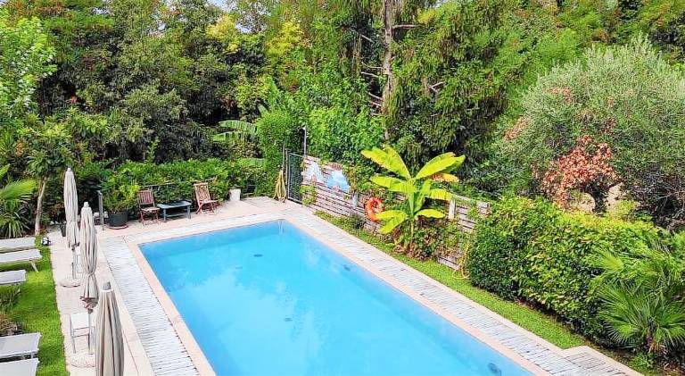 Apartment with pool — photo 3