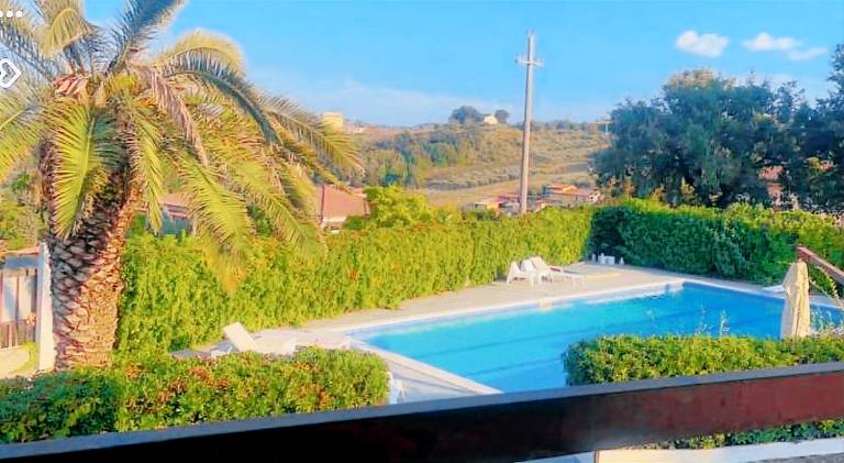 Villa with pool — photo 5