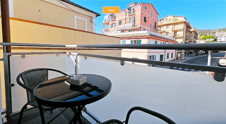 Apartment with terrace & garden — photo 4