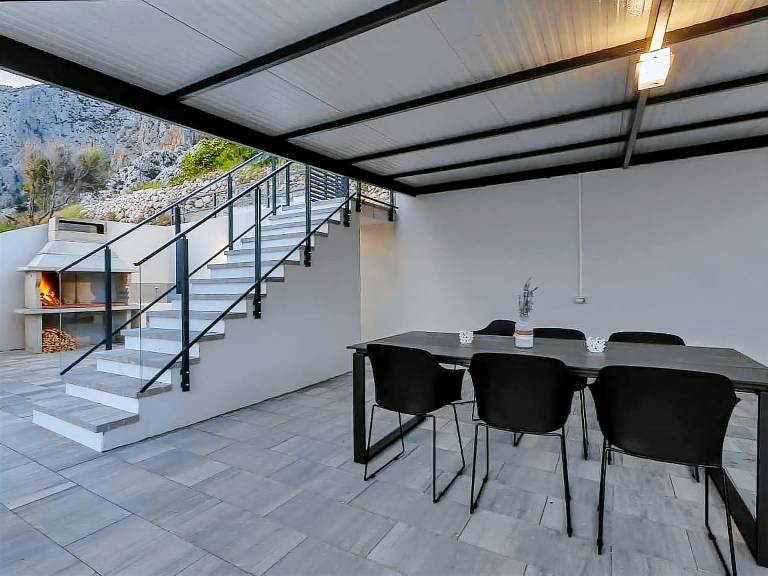Charming vacation home with garden, patio & grill | Mountain view | Pets are welcome — photo 3