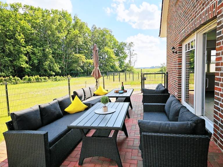 Geräumiges Ferienhaus Ostsee Lodge mit moderner Ausstattung nahe Sandstrand in Kuehlungsborn